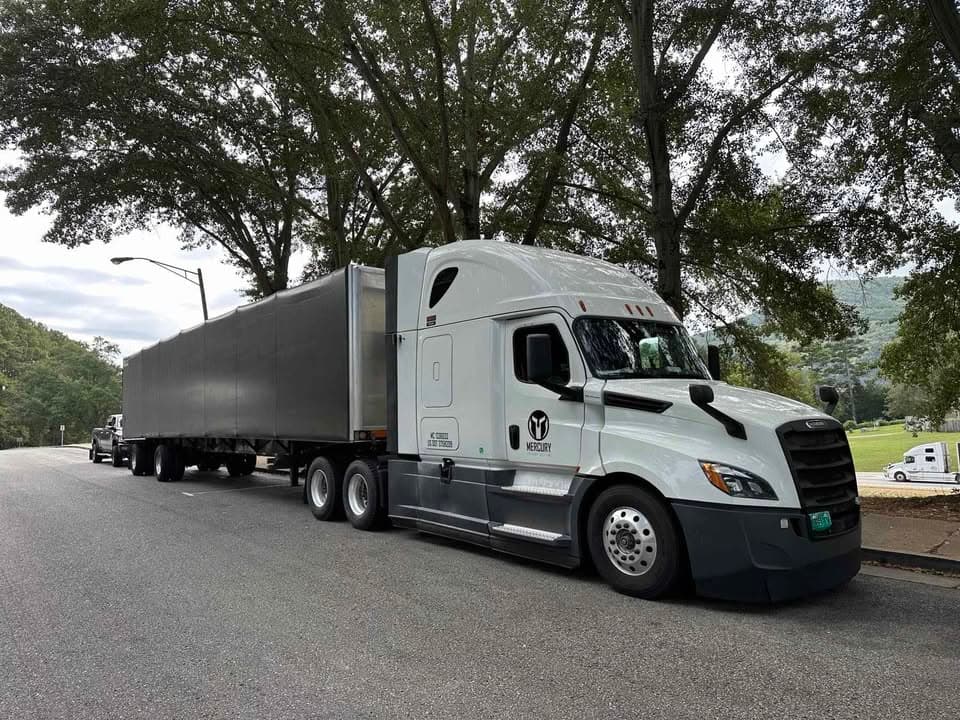Mercury Freight truck handling an open-deck shipment